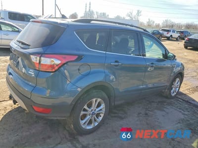 Trzecie zdjęcie samochodu z tyłu: 2018 FORD ESCAPE SEL VIN:1FMCU0HD4JUB09205 - miniatura
