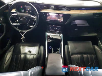 Zdjęcie 8 z 13 samochodu: 2019 AUDI E-TRON PRESTIGE VIN:WA1VABGE2KB023281 - miniatura