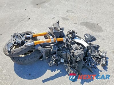 2022 YAMAHA YZFR1 JYARN66E6NA002508 - główne zdjęcie licytacji z USA - miniatura