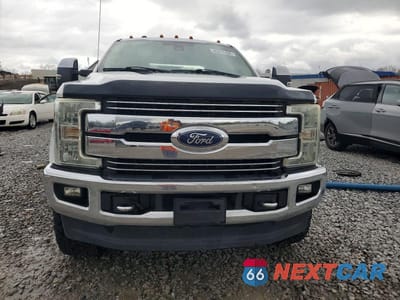 Piąte zdjęcie samochodu w środku: 2017 FORD F250 SUPER DUTY VIN:1FT7W2BTXHEC60355 - miniatura