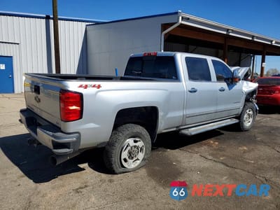 Trzecie zdjęcie samochodu z tyłu: 2018 CHEVROLET SILVERADO K2500 HEAVY DUTY LTZ VIN:1GC1KWEY9JF230957 - miniatura