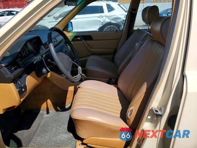 Zdjęcie 7 z 12 samochodu: 1986 MERCEDES-BENZ 300 E VIN:WDBEA30D3GA239178 - miniatura