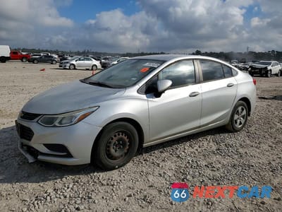 2018 CHEVROLET CRUZE LS 1G1BC5SM3J7115786 - główne zdjęcie licytacji z USA - miniatura