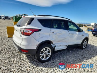 Trzecie zdjęcie samochodu z tyłu: 2018 FORD ESCAPE SE VIN:1FMCU9GD4JUB45305 - miniatura