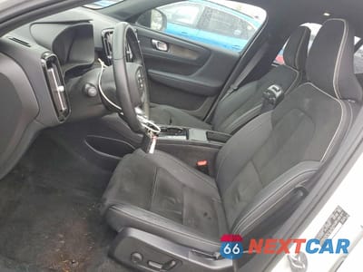 Zdjęcie 7 z 14 samochodu: 2023 VOLVO XC40 RECHARGE PLUS VIN:YV4ED3UW5P2969010 - miniatura