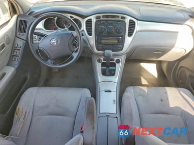 Zdjęcie 8 z 13 samochodu: 2004 TOYOTA HIGHLANDER BASE VIN:JTEDP21A640001624 - miniatura