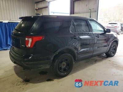 Trzecie zdjęcie samochodu z tyłu: 2018 FORD EXPLORER POLICE INTERCEPTOR VIN:1FM5K8AR0JGC76226 - miniatura
