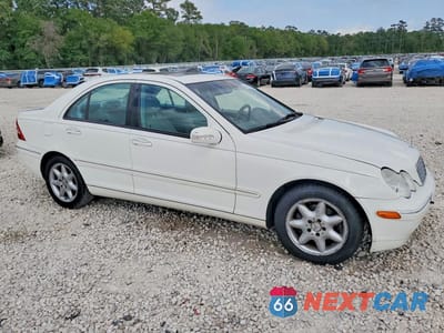 Czwarte zdjęcie samochodu z boku: 2004 MERCEDES-BENZ C 240 VIN:WDBRF61J14A547244 - miniatura