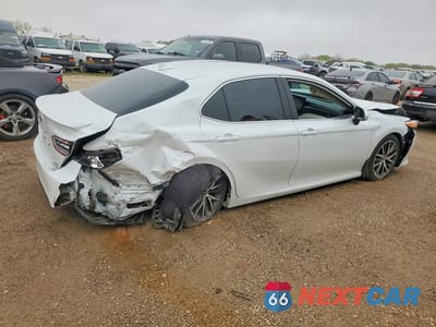 Trzecie zdjęcie samochodu z tyłu: 2021 TOYOTA CAMRY HYBRID XLE VIN:4T1F31AK6MU560767 - miniatura