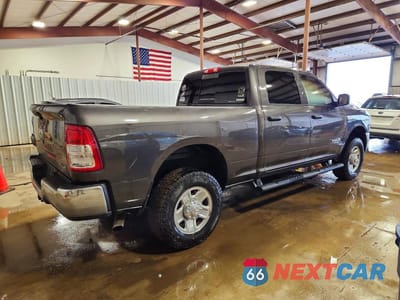 Trzecie zdjęcie samochodu z tyłu: 2020 RAM 2500 TRADESMAN VIN:3C6UR5CJ1LG125105 - miniatura