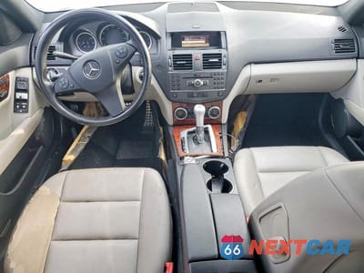 Zdjęcie 8 z 12 samochodu: 2011 MERCEDES-BENZ C 300 4MATIC VIN:WDDGF8BB9BR161168 - miniatura