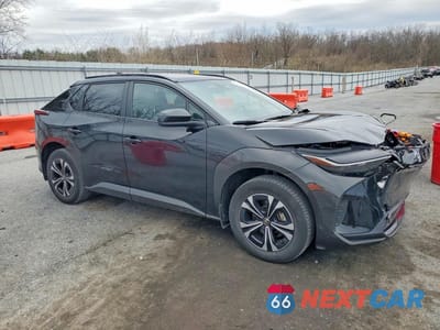 Czwarte zdjęcie samochodu z boku: 2023 TOYOTA BZ4X XLE VIN:JTMABACA1PA015295 - miniatura