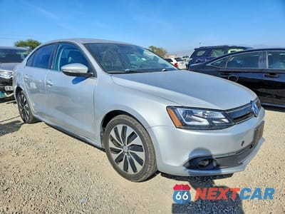 Czwarte zdjęcie samochodu z boku: 2014 VOLKSWAGEN JETTA HYBRID VIN:3VW637AJ6EM266853 - miniatura