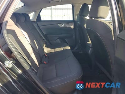 Zdjęcie 10 z 12 samochodu: 2019 KIA FORTE LXS VIN:3KPF24AD1KE016473 - miniatura