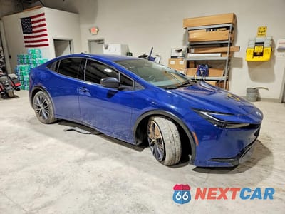 Czwarte zdjęcie samochodu z boku: 2024 TOYOTA PRIUS XLE VIN:JTDACAAU0R3036575 - miniatura