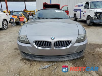 Piąte zdjęcie samochodu w środku: 2006 BMW Z4 3.0 VIN:4USBU33566LW66447 - miniatura