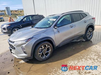 2025 CHEVROLET TRAX 1LT KL77LHEP3SC184231 - główne zdjęcie licytacji z USA - miniatura