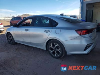Drugie zdjęcie samochodu z przodu: 2020 KIA FORTE LXS VIN:3KPF24AD3LE174993 - miniatura