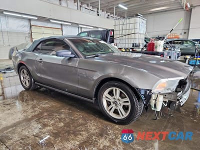 Czwarte zdjęcie samochodu z boku: 2014 FORD MUSTANG VIN:1ZVBP8EM7E5285527 - miniatura