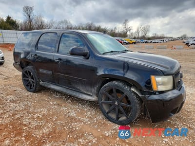 Czwarte zdjęcie samochodu z boku: 2011 CHEVROLET TAHOE C1500 LT VIN:1GNSCBE09BR393569 - miniatura