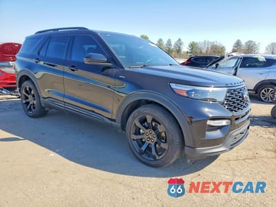 Czwarte zdjęcie samochodu z boku: 2022 FORD EXPLORER ST-LINE VIN:1FMSK8KH9NGC52151 - miniatura