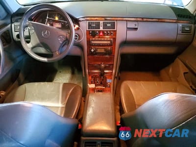 Zdjęcie 8 z 11 samochodu: 2000 MERCEDES-BENZ E 320 VIN:WDBJF65J5YB148487 - miniatura