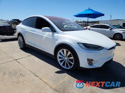 Czwarte zdjęcie samochodu z boku: 2016 TESLA MODEL X VIN:5YJXCBE26GF021314 - miniatura