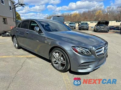 Czwarte zdjęcie samochodu z boku: 2018 MERCEDES-BENZ E 400 4MATIC VIN:WDDZF6GB8JA360831 - miniatura