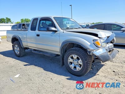 Czwarte zdjęcie samochodu z boku: 2002 TOYOTA TACOMA BASE VIN:5TEWM72N72Z080027 - miniatura