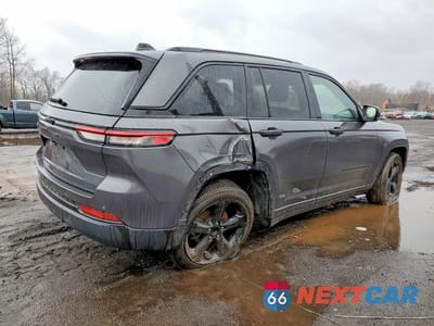 Trzecie zdjęcie samochodu z tyłu: 2023 JEEP GRAND CHEROKEE LAREDO VIN:1C4RJHAG7PC634509 - miniatura