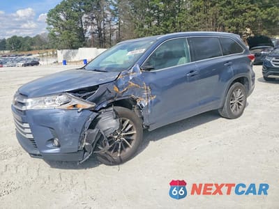 2018 TOYOTA HIGHLANDER XLE 5TDKZRFH9JS249833 - główne zdjęcie licytacji z USA - miniatura