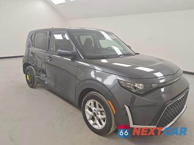 Czwarte zdjęcie samochodu z boku: 2025 KIA SOUL LX VIN:KNDJ23AU8S7961540 - miniatura