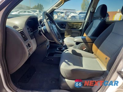 Zdjęcie 7 z 11 samochodu: 2004 FORD ESCAPE XLT VIN:1FMYU031X4KA98214 - miniatura