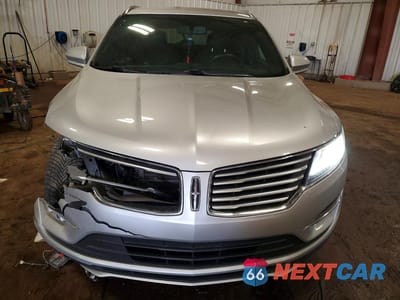 Piąte zdjęcie samochodu w środku: 2017 LINCOLN MKC PREMIERE VIN:5LMCJ1C95HUL46911 - miniatura