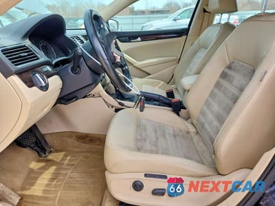 Zdjęcie 7 z 12 samochodu: 2014 VOLKSWAGEN PASSAT SEL VIN:1VWCT7A36EC060129 - miniatura