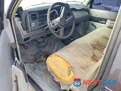 Zdjęcie 8 z 12 samochodu: 1992 GMC SIERRA C2500 VIN:1GTGC24F4NE526187 - miniatura