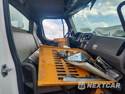 Piąte zdjęcie samochodu w środku: 2021 FREIGHTLINER BUSINESS CLASS M2 CHIPPER TRUCK VIN:1FVACWFCXMHMT6155 - miniatura