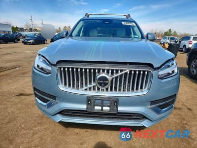 Piąte zdjęcie samochodu w środku: 2023 VOLVO XC90 PLUS VIN:YV4L12PN4P1927575 - miniatura