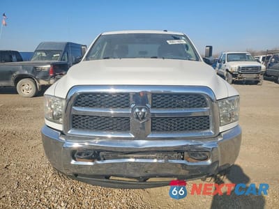 Piąte zdjęcie samochodu w środku: 2016 RAM 2500 ST VIN:3C6UR5HL0GG222893 - miniatura