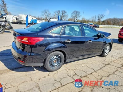 Trzecie zdjęcie samochodu z tyłu: 2016 FORD FOCUS S VIN:1FADP3E27GL391395 - miniatura