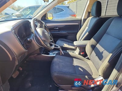 Zdjęcie 7 z 13 samochodu: 2017 MITSUBISHI OUTLANDER SE VIN:JA4AZ3A39HZ050823 - miniatura