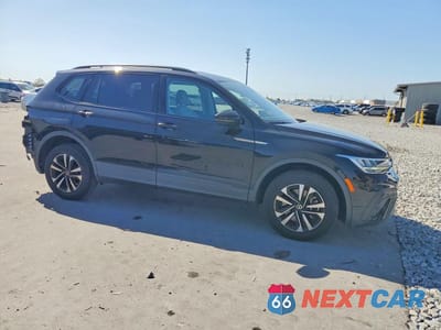 Czwarte zdjęcie samochodu z boku: 2022 VOLKSWAGEN TIGUAN S VIN:3VV1B7AX9NM012866 - miniatura