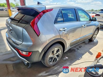 Trzecie zdjęcie samochodu z tyłu: 2026 KIA NIRO LX VIN:KNDCP3LE2T5339819 - miniatura