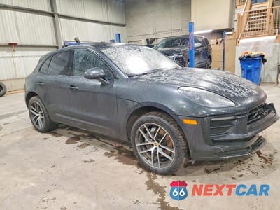 Czwarte zdjęcie samochodu z boku: 2024 PORSCHE MACAN VIN:WP1AA2A52RLB08640 - miniatura