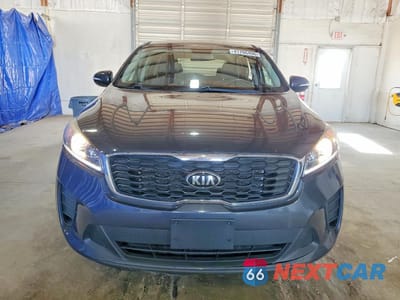 Piąte zdjęcie samochodu w środku: 2019 KIA SORENTO LX V6 VIN:5XYPGDA56KG480800 - miniatura