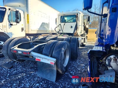 Czwarte zdjęcie samochodu z boku: 2016 MACK CXU613 SEMI TRUCK VIN:1M1AW07Y6GM060754 - miniatura