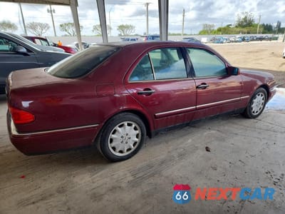 Trzecie zdjęcie samochodu z tyłu: 1999 MERCEDES-BENZ E 300TD VIN:WDBJF25H8XA825025 - miniatura