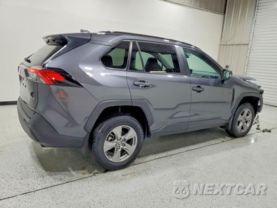 Trzecie zdjęcie samochodu z tyłu: 2024 TOYOTA RAV4 XLE VIN:2T3W1RFV0RC302932 - miniatura