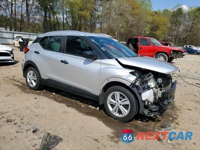 Czwarte zdjęcie samochodu z boku: 2019 NISSAN KICKS S VIN:3N1CP5CU0KL559187 - miniatura