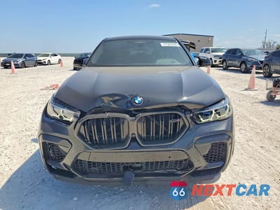 Piąte zdjęcie samochodu w środku: 2022 BMW X6 M VIN:5YMCY0C09N9M45607 - miniatura